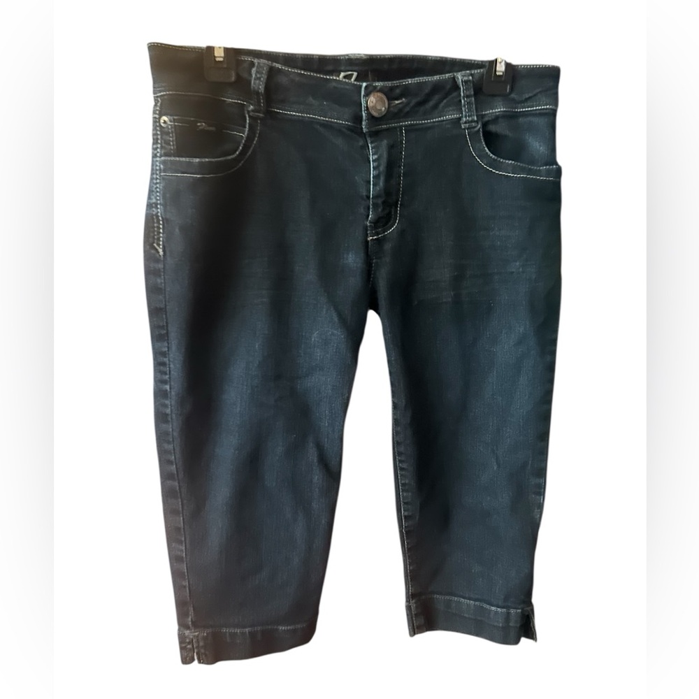 Flavour Dark Blue Denim Capri /Long Shorts Sz 10P frm waist-hem 23” inseam is 15